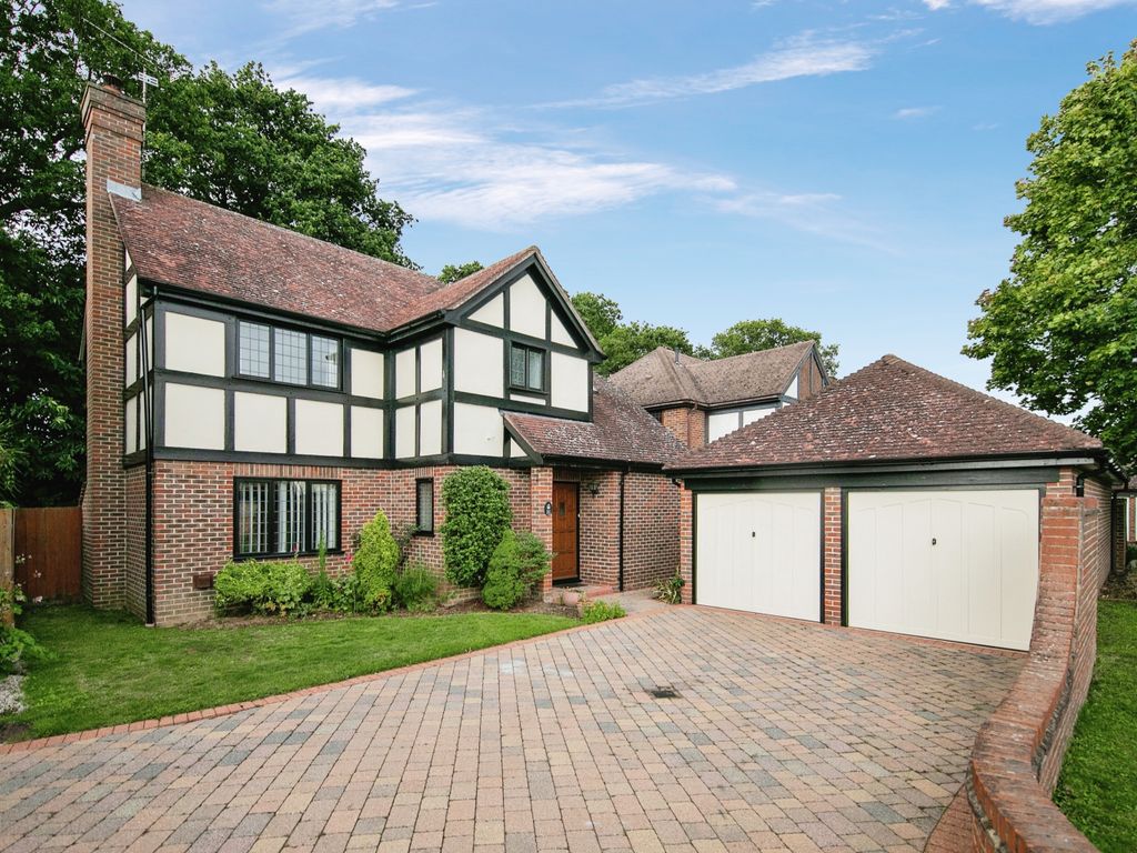 4 bed detached house for sale in Stoneleigh Park, Colchester CO3, £575,000