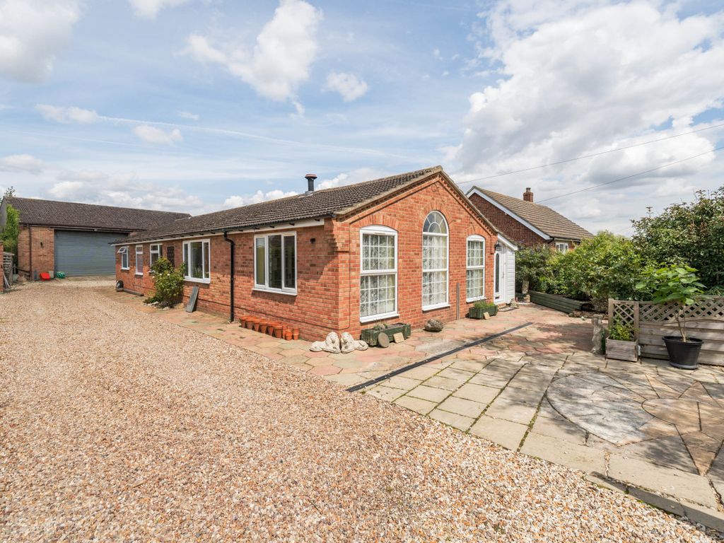 3 bed bungalow for sale in Copper Street, Bucknall, Woodhall Spa LN10, £350,000