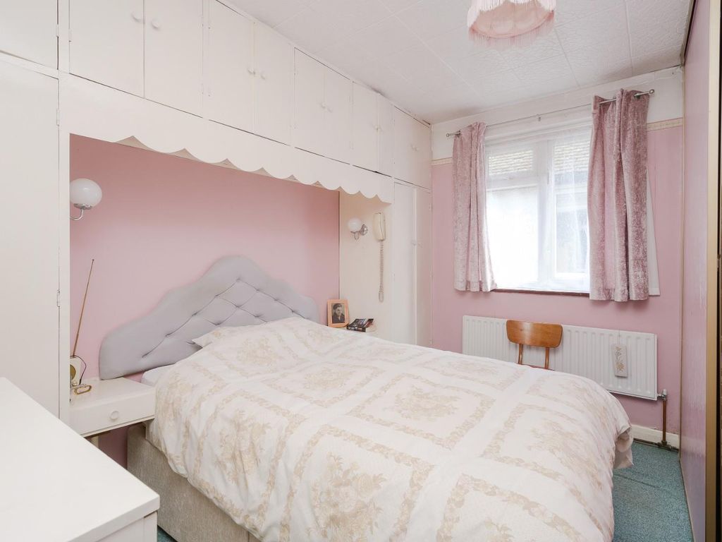3 bed detached bungalow for sale in Winern Glebe, Byfleet, West Byfleet KT14, £499,950