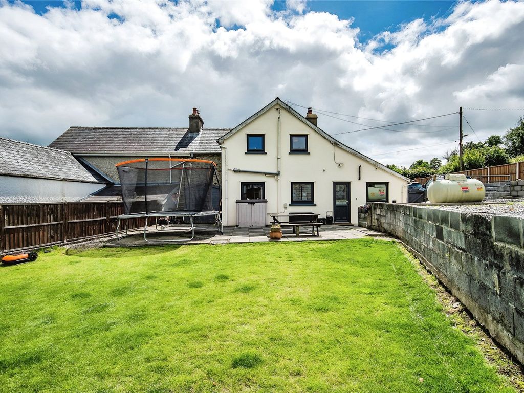 3 bed semi-detached house for sale in Cwrtnewydd, Llanybydder SA40, £250,000