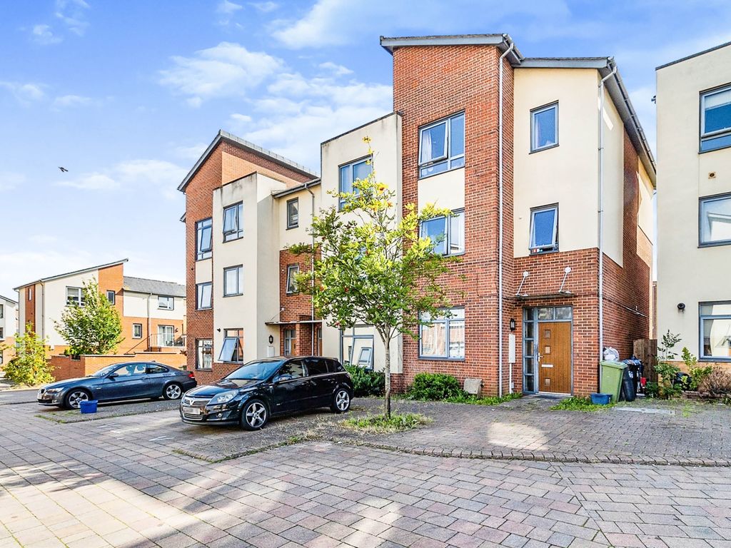 4 bed town house for sale in The Martlet, Ashland, Milton Keynes MK6, £375,000