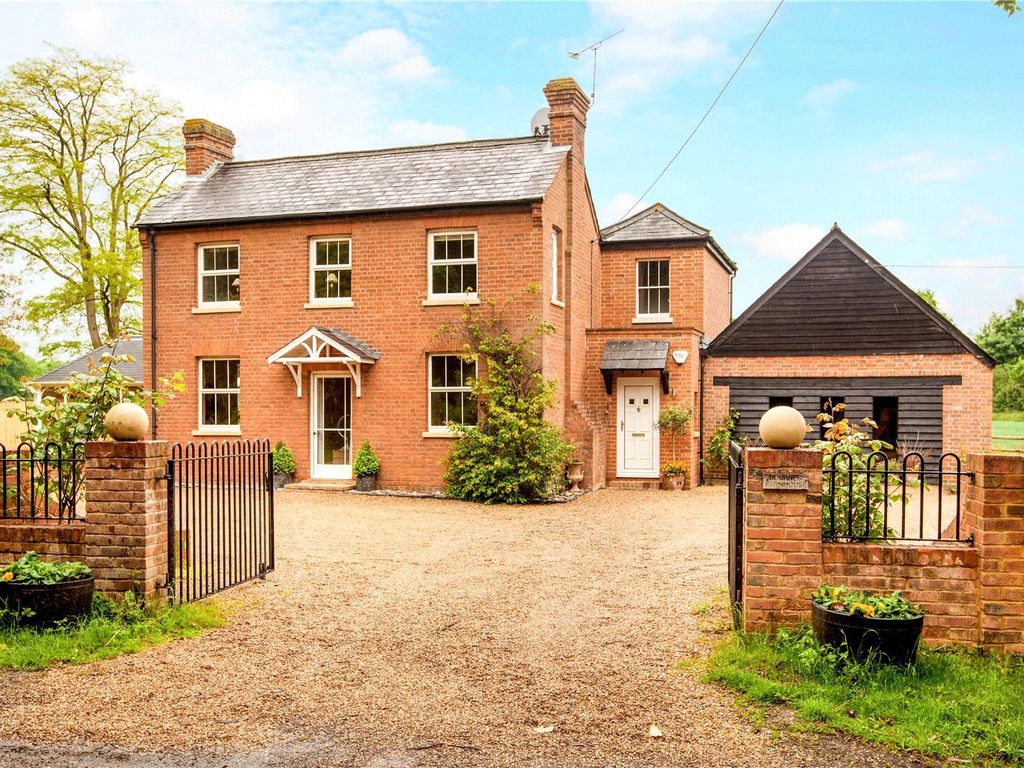 4 bed detached house to rent in Binfield Heath, Henley-On-Thames, Oxfordshire RG9, £5,633 pcm
