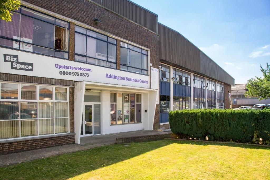 Serviced office to let in Vulcan Way, Croydon CR0, £5,940 pa