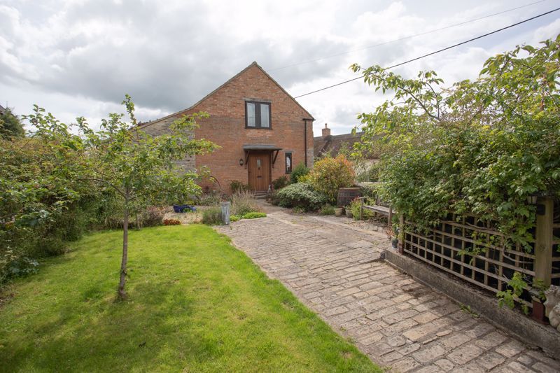 3 bed barn conversion for sale in Aller, Langport TA10, £450,000