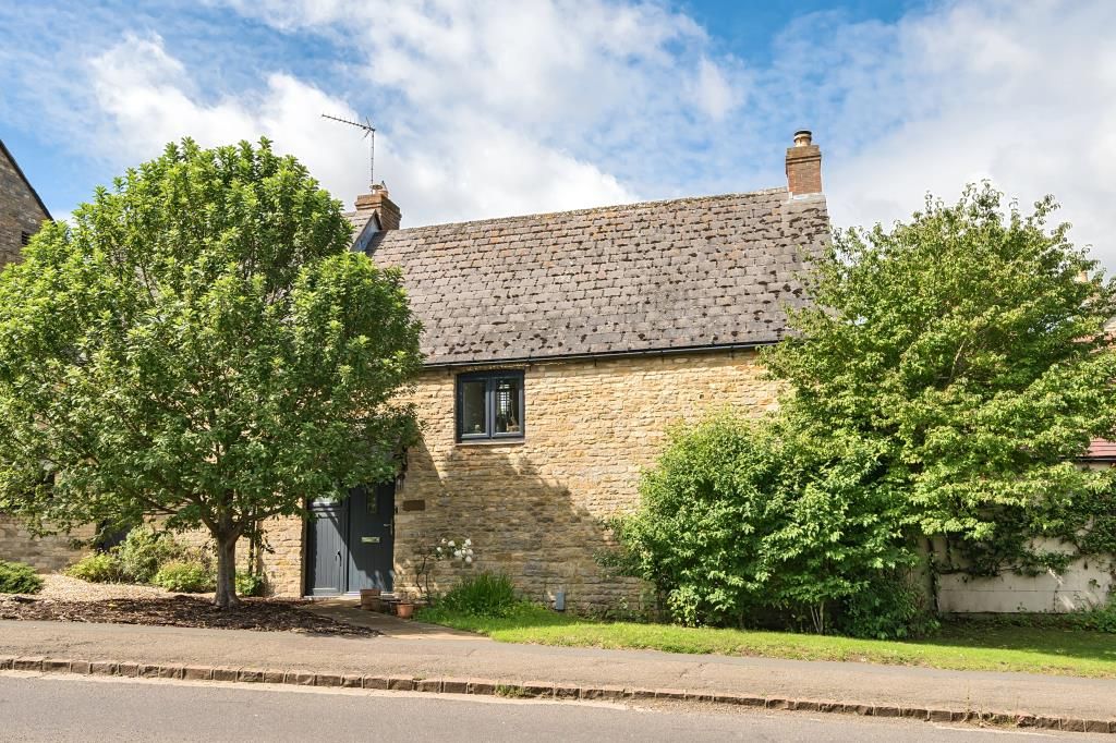3 bed cottage for sale in Enstone, Chipping Norton OX7, £400,000