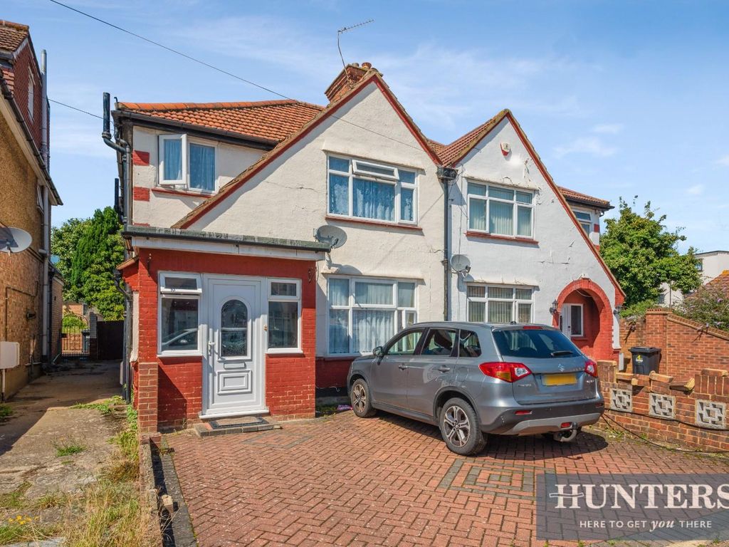 3 bed semi-detached house for sale in Devon Waye, Heston, Hounslow TW5, £625,000