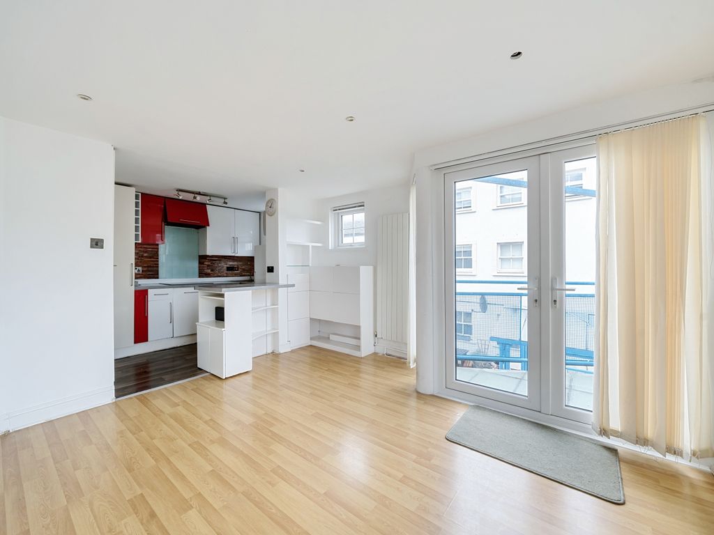 2 bed flat for sale in Deptford High Street, London SE8, £325,000