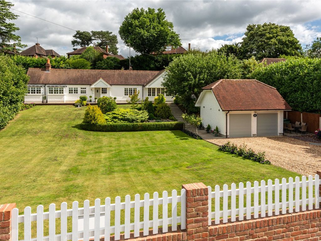 3 bed bungalow for sale in Adlers Lane, Westhumble, Dorking, Surrey RH5, £1,150,000