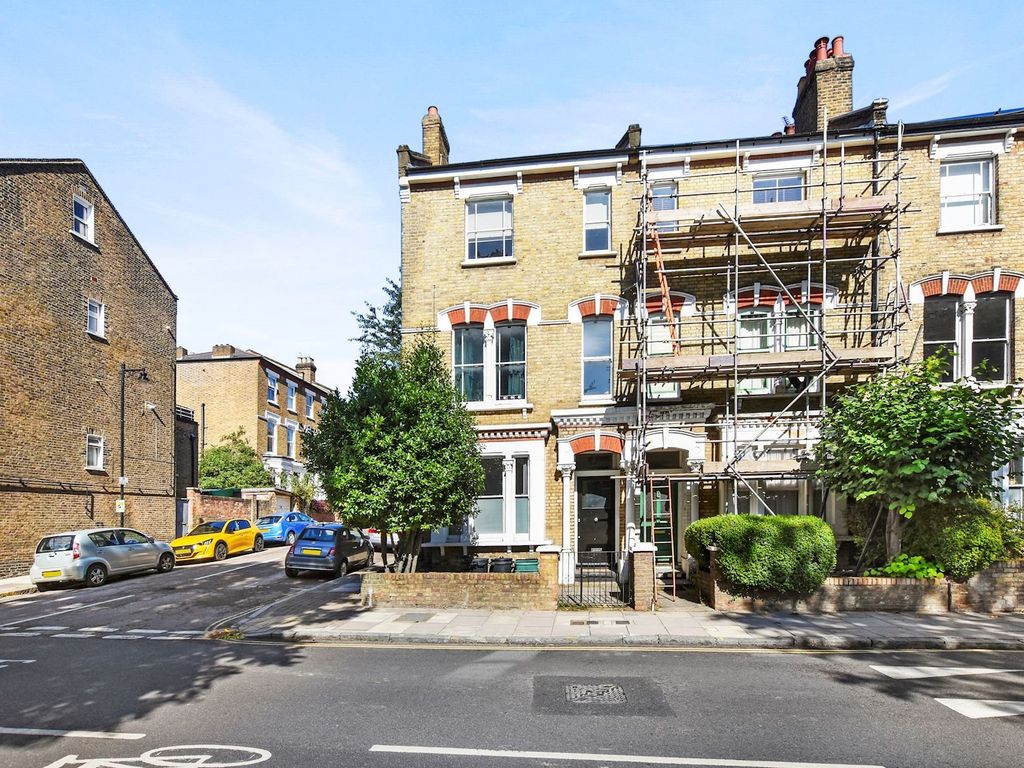 1 bed flat for sale in St. John's Way, London N19, £500,000