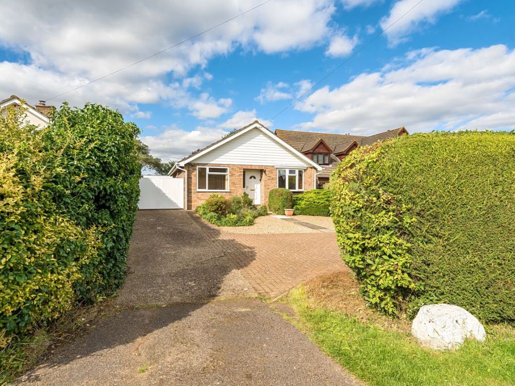 2 bed detached bungalow for sale in Cause End Road, Wootton, Bedford MK43, £325,000