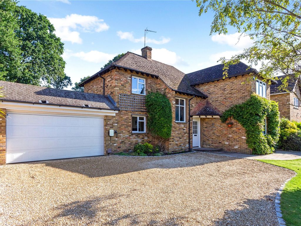 4 bed detached house for sale in Rosewood Way, Farnham Common SL2, £1,045,000