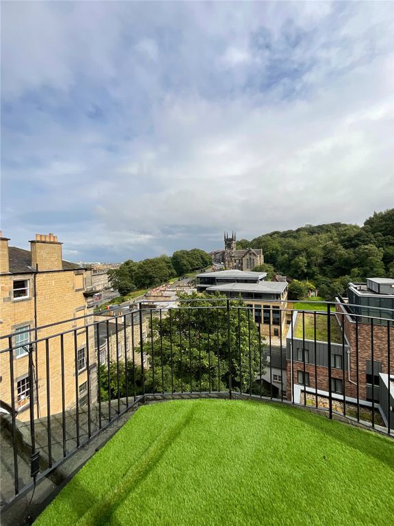 2 bed flat for sale in 4/4 Baxter's Place, East New Town, Edinburgh EH1, £350,000