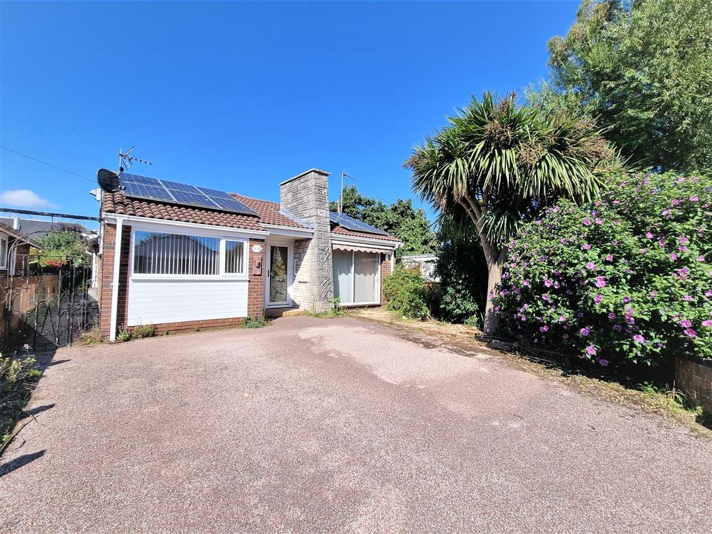 4 bed detached bungalow for sale in Brook Road, Parkstone, Poole BH12, £349,950