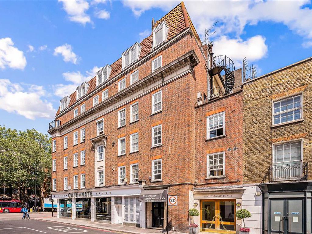 2 bed flat for sale in Beauchamp Place, London SW3, £1,200,000