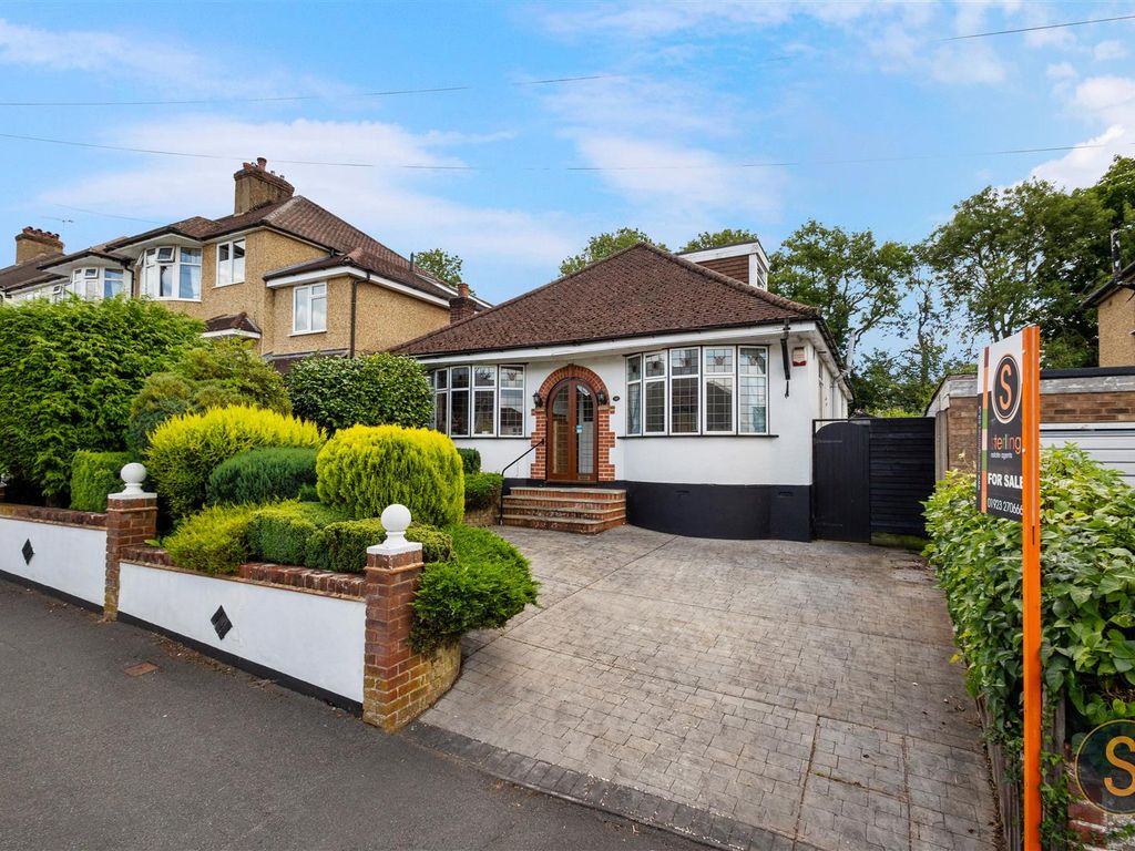 4 bed detached house for sale in Hazelbury Avenue, Abbots Langley WD5, £650,000