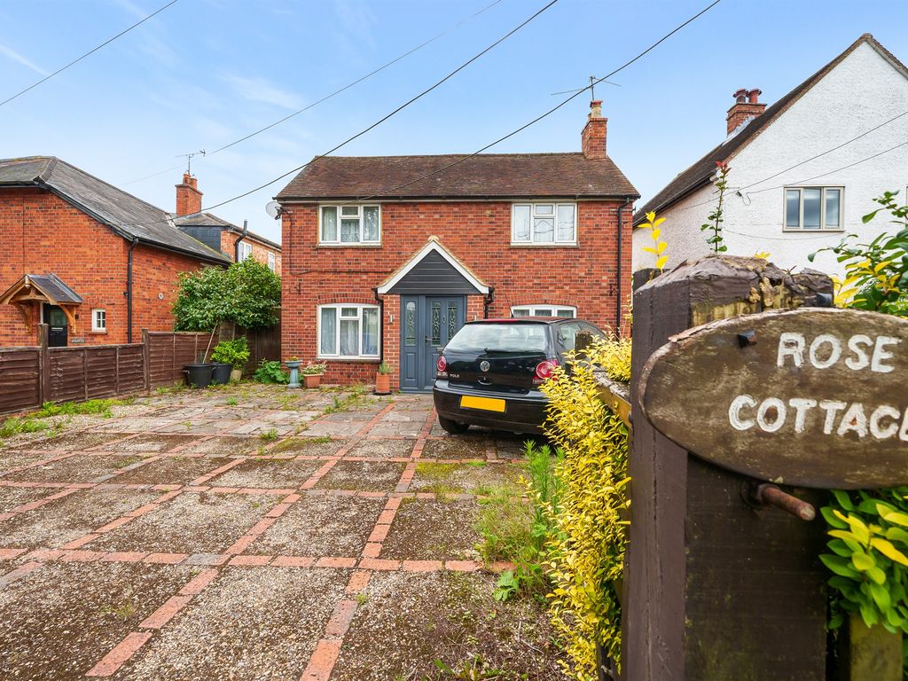 3 bed detached house for sale in Milley Road, Waltham St. Lawrence, Reading RG10, £600,000