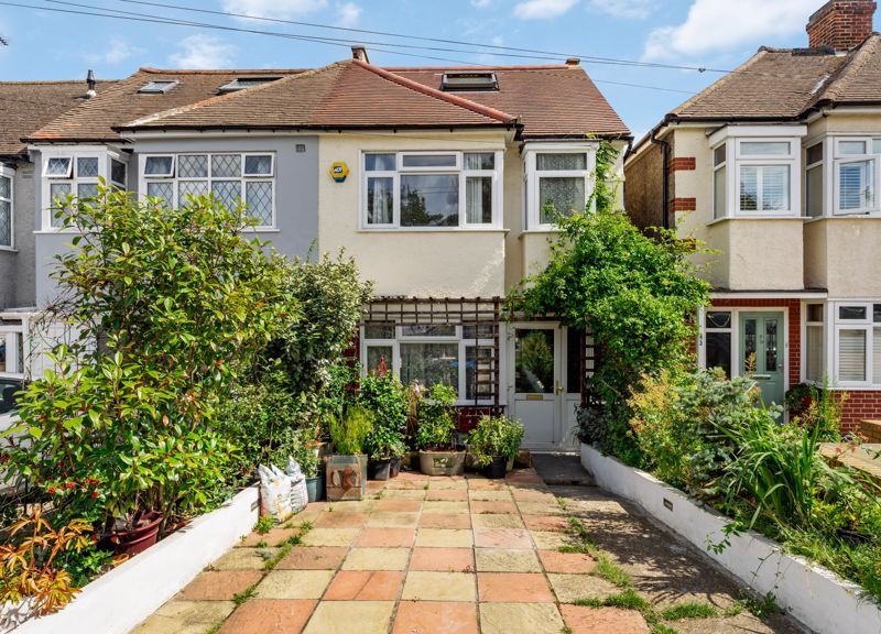 3 bed end terrace house for sale in Garth Road, Morden SM4, £475,000