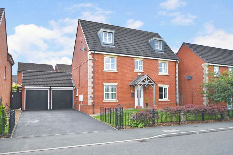 5 bed detached house for sale in Essington Way, Sandyford, Stoke-On-Trent ST6, £340,000