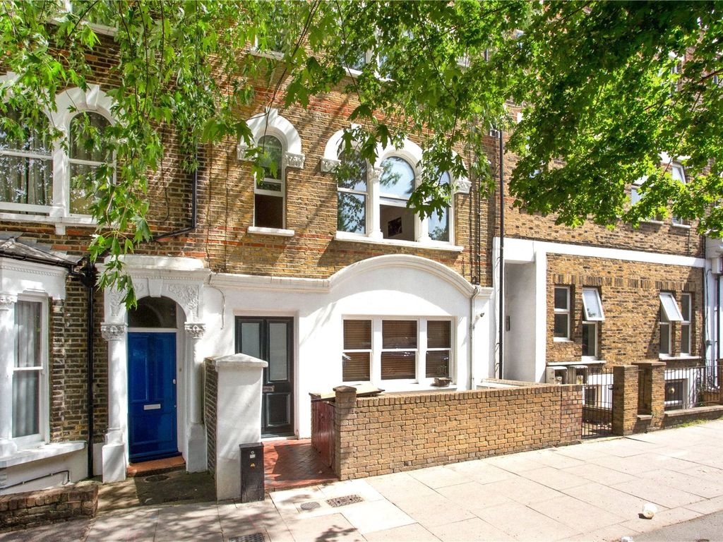 2 bed flat for sale in Drayton Park, London N5, £400,000
