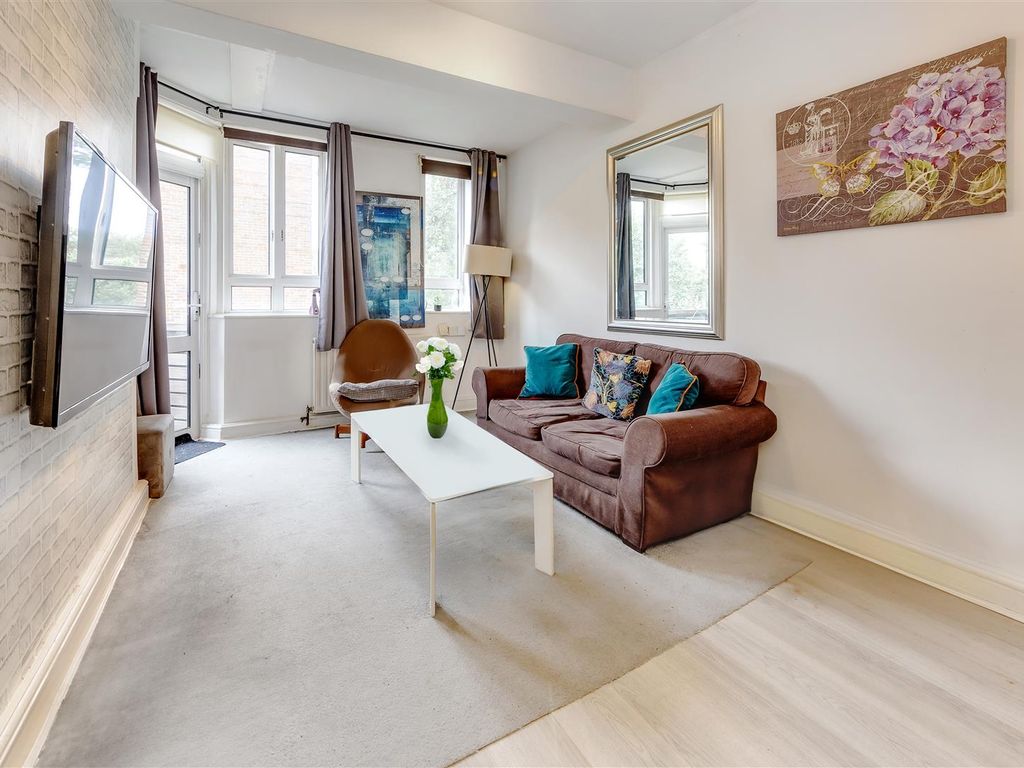 1 bed flat for sale in King Henrys Road, London NW3, £485,000