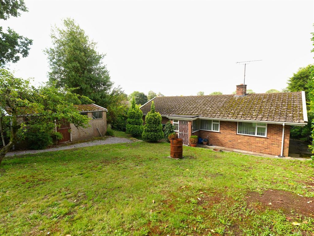 3 bed bungalow for sale in Old Road, Wrinehill, Cheshire CW3, £350,000