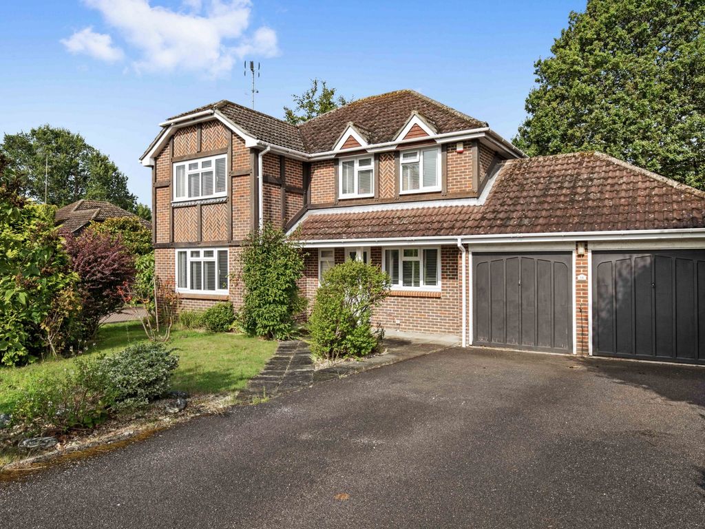 4 bed detached house for sale in The Minnels, Hassocks BN6, £900,000