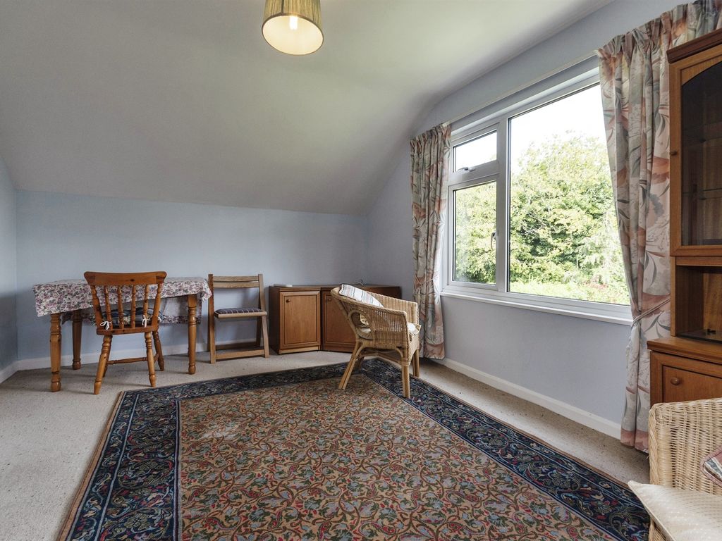 4 bed detached bungalow for sale in Froghall Lane, Walkern, Stevenage SG2, £625,000