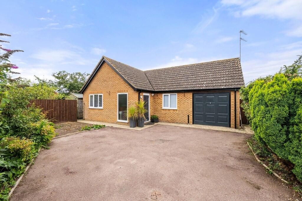3 bed detached bungalow for sale in Kingsway, Walsoken, Wisbech, Cambs PE13, £340,000