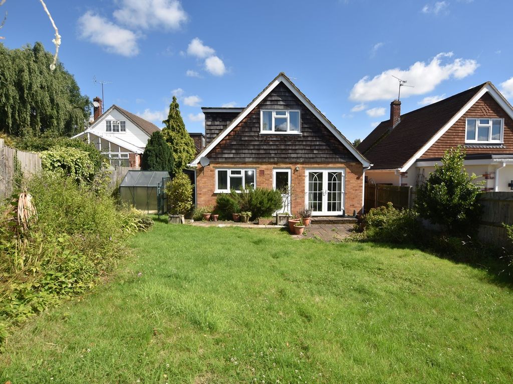 3 bed bungalow for sale in Red Rose, Binfield, Bracknell RG42, £550,000