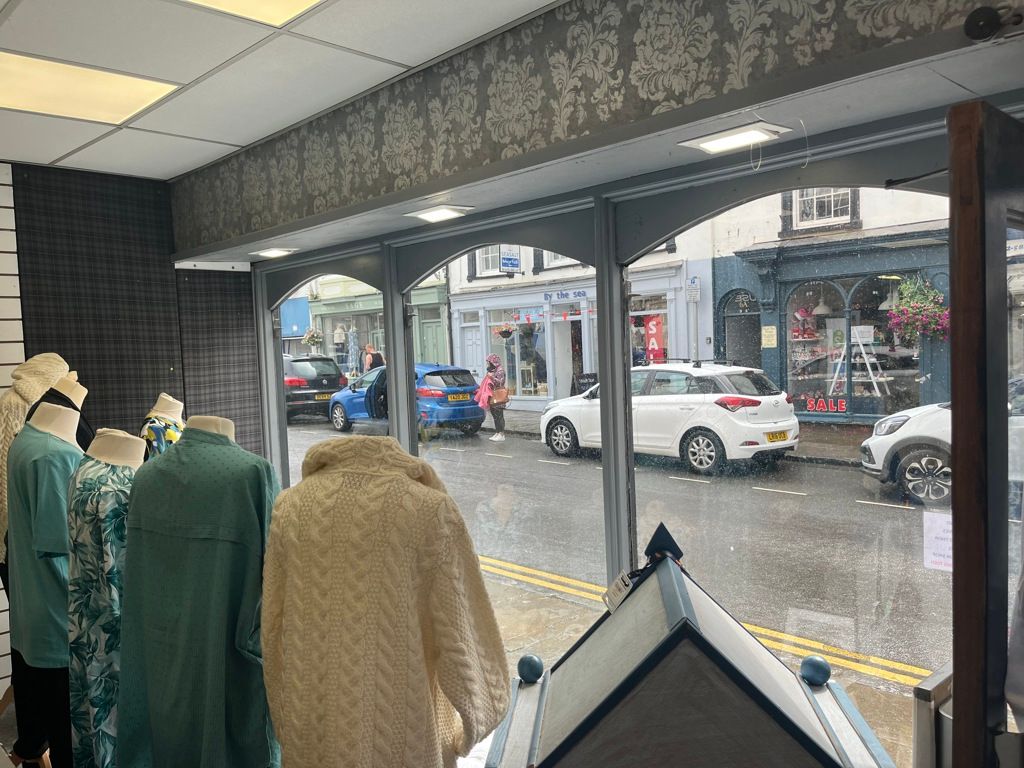 Retail premises to let in 7 Castle Street, Conwy, Conwy LL32, £40,000 pa
