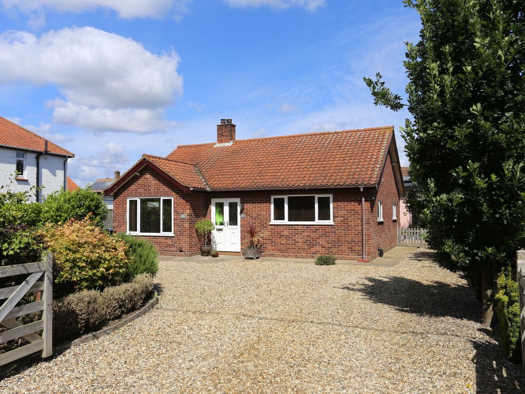 3 bed detached bungalow for sale in Mill Lane, Trimley St. Martin, Felixstowe IP11, £425,000