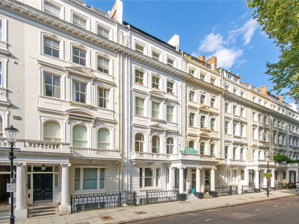 3 bed flat for sale in Cornwall Gardens, London SW7, £1,650,000