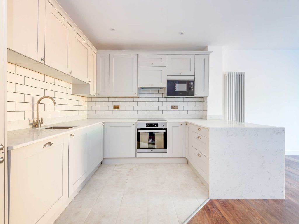 1 bed flat for sale in Colney Hatch Lane, London N10, £450,000