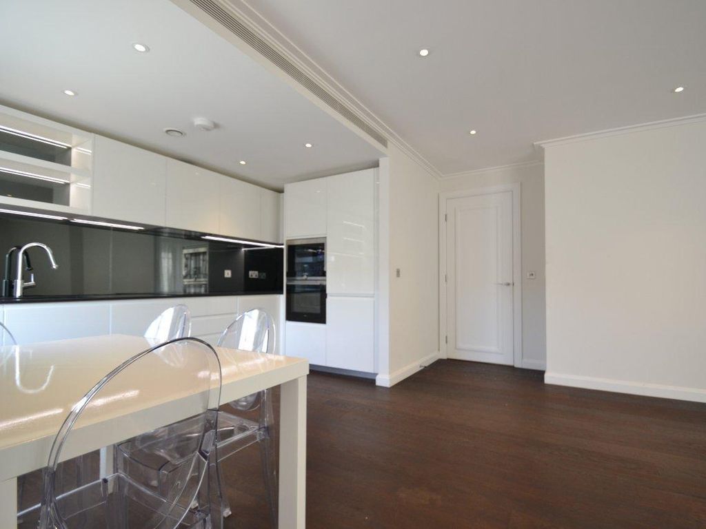 2 bed flat for sale in Carnwath Road, Fulham SW6, £850,000