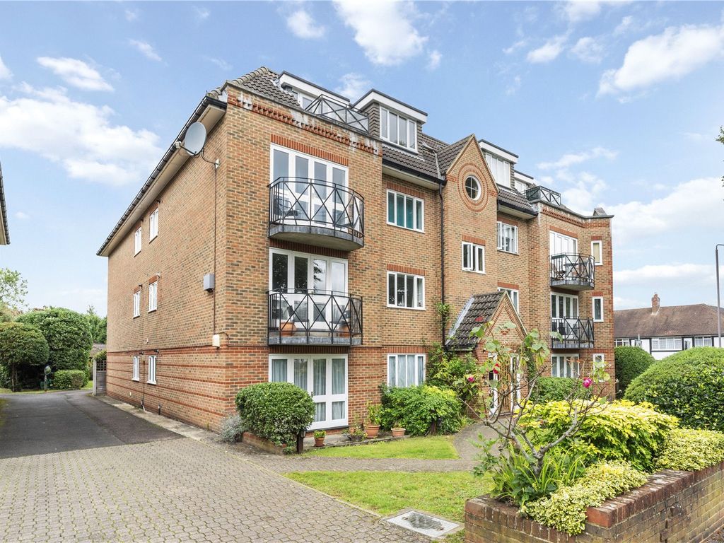 2 bed flat for sale in Overton Road, Sutton SM2, £365,000