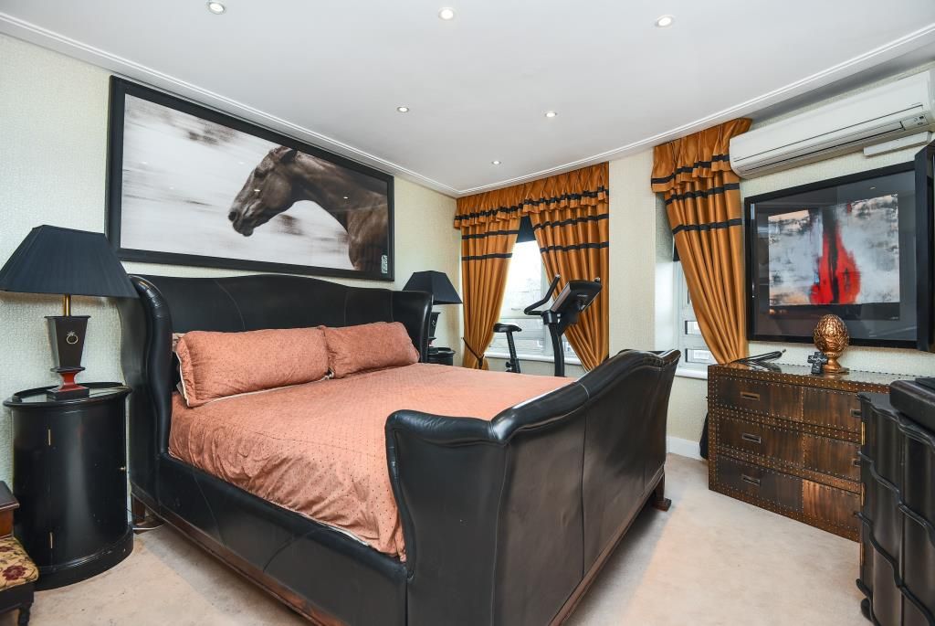 3 bed flat for sale in Templar Court, St Johns Wood NW8, £2,300,000