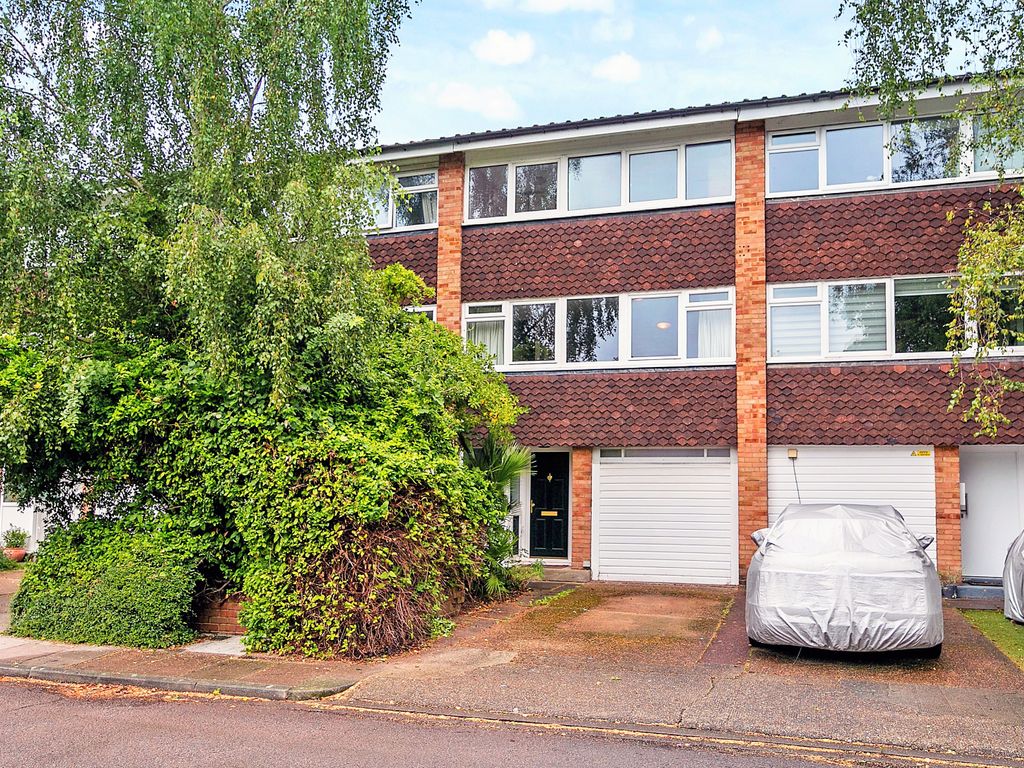 3 bed town house for sale in Breamwater Gardens, Ham, Richmond TW10, £695,000