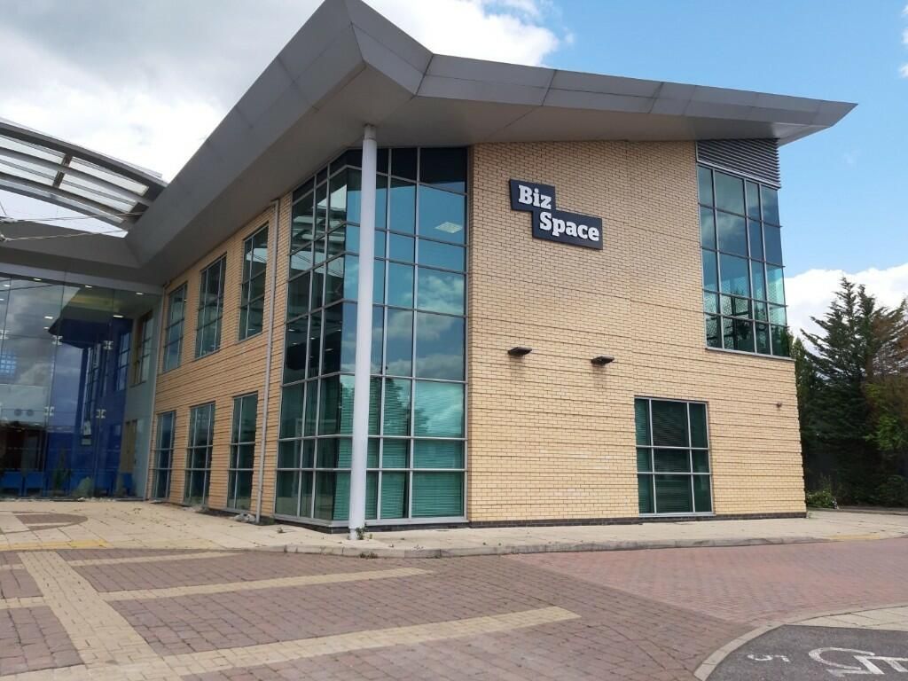 Serviced office to let in Brunel Road, Reading RG7, £4,776 pa