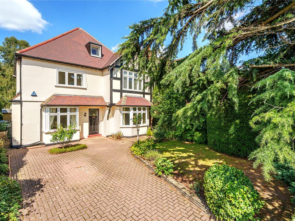 6 bed detached house for sale in Station Road, Thames Ditton KT7, £1,500,000