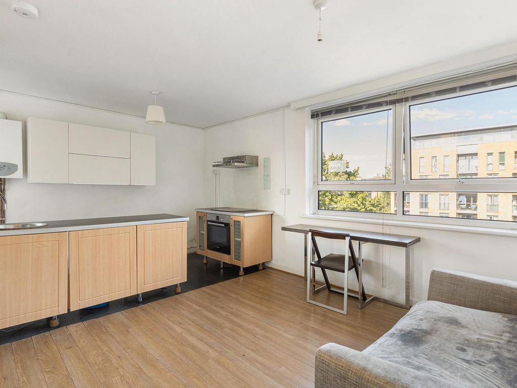 2 bed flat for sale in Hammersmith Grove, London W6, £400,000