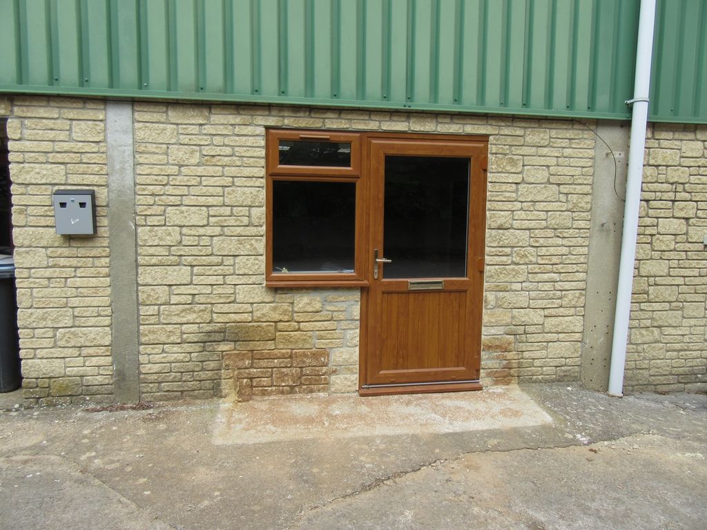 Warehouse to let in Knockdown, Tetbury GL8, £5,400 pa