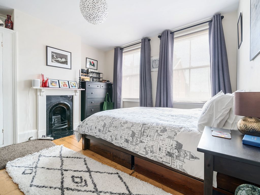 3 bed terraced house for sale in Milman Road, Reading, Berkshire RG2, £400,000