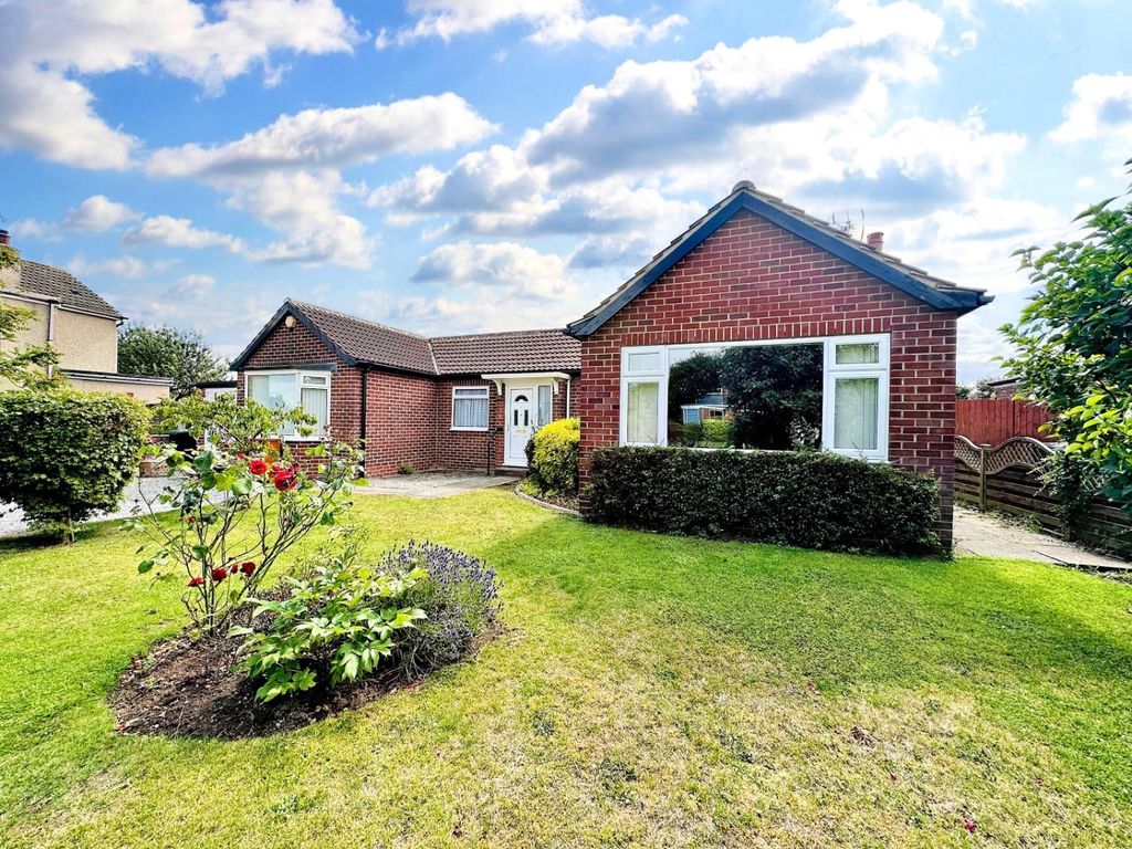 3 bed detached bungalow for sale in Woodlands Avenue, Tadcaster LS24, £400,000