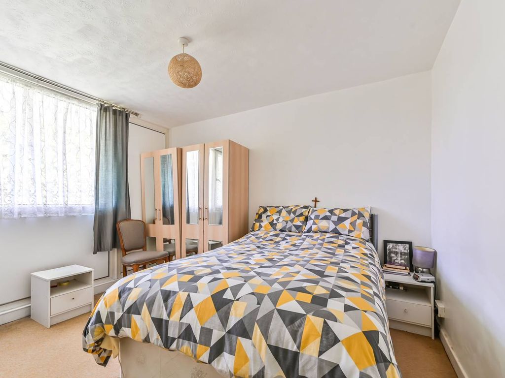 2 bed flat for sale in Kettleby House, Brixton, London SW9, £380,000