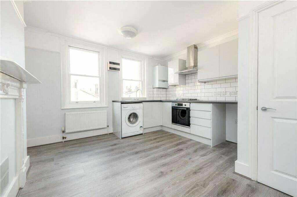 1 bed flat to rent in Cleveland Street, London W1T, £2,799 pcm
