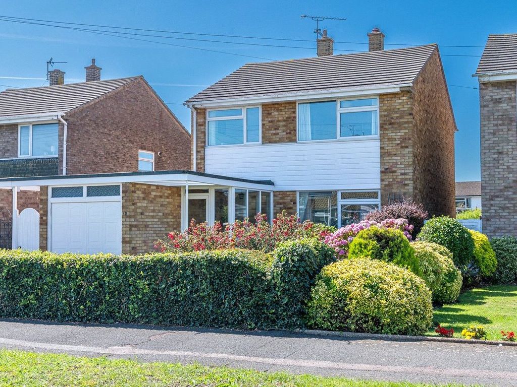 3 bed detached house for sale in Dungannon Chase, Thorpe Bay, Essex SS1, £595,000