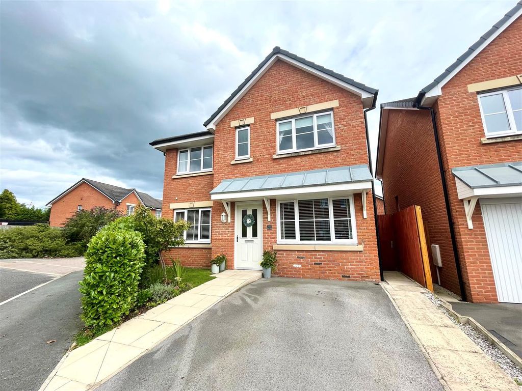 4 bed detached house for sale in Rose Way, Sandbach CW11, £340,000