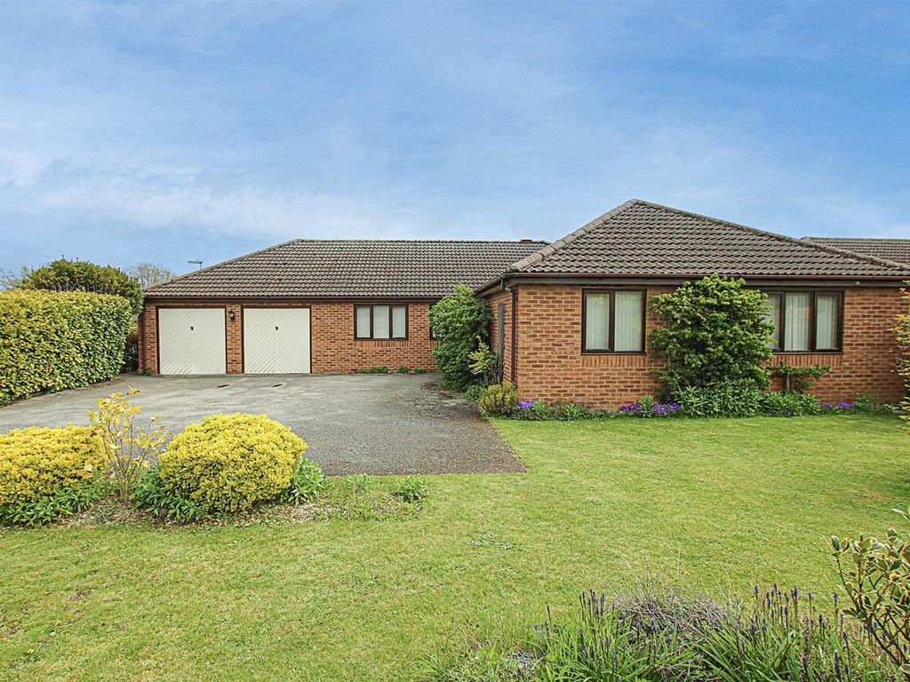 4 bed detached bungalow for sale in Nursery Close, Isleham, Ely CB7, £615,000
