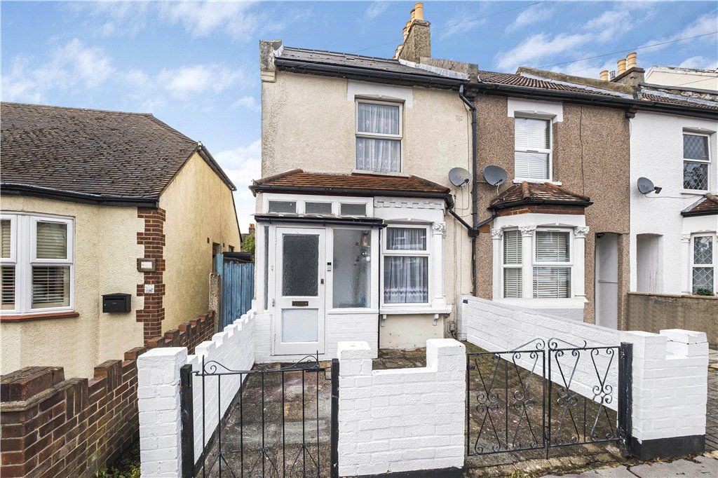 2 bed end terrace house for sale in Moffat Road, Thornton Heath, Surrey CR7, £400,000