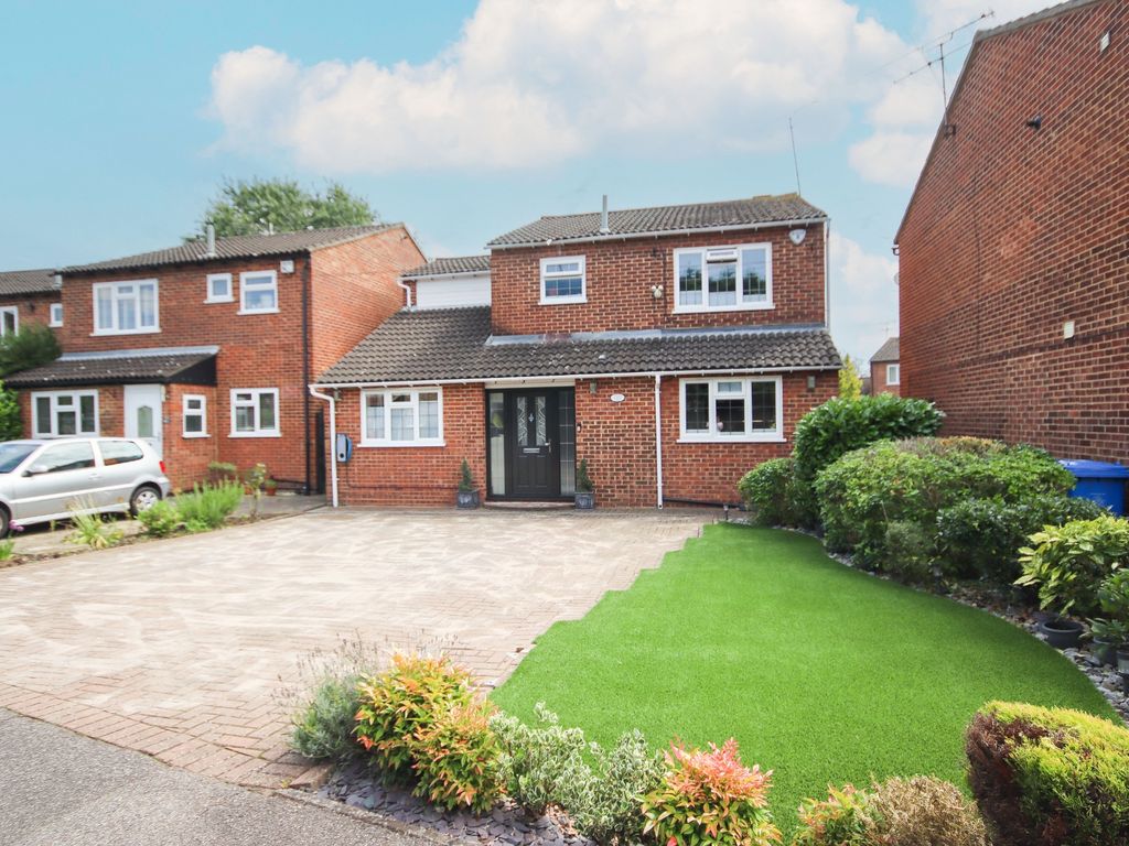 4 bed detached house for sale in Aysgarth Park, Maidenhead SL6, £700,000